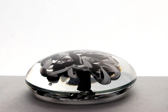 Image 1 of Richard Rooze | Black& White | Paper Weight '2009