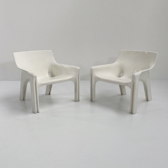 Image 1 of Pair Of White Vicario Lounge Chairs By Vico Magistretti For Artemide, 1970S