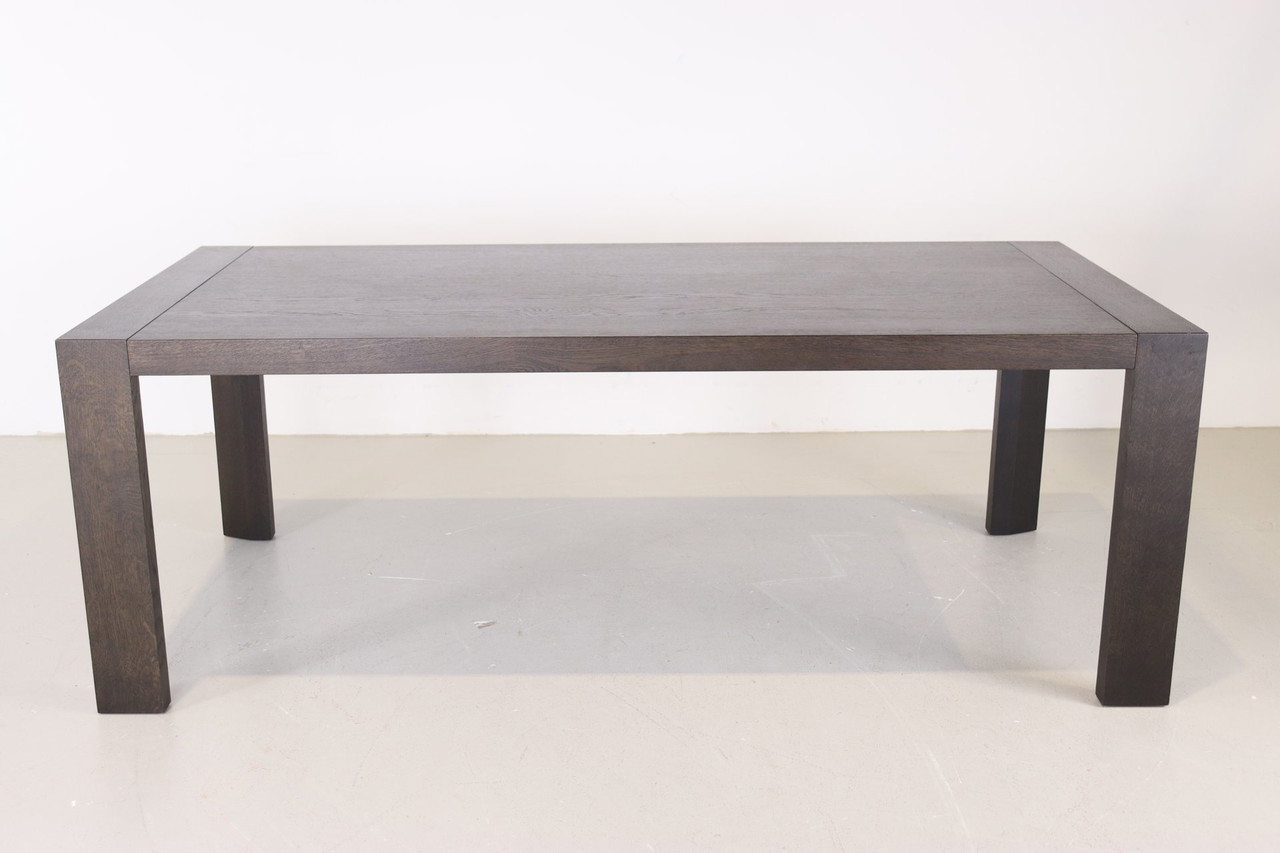 Mesa de comedor Arco Extenso en roble negro