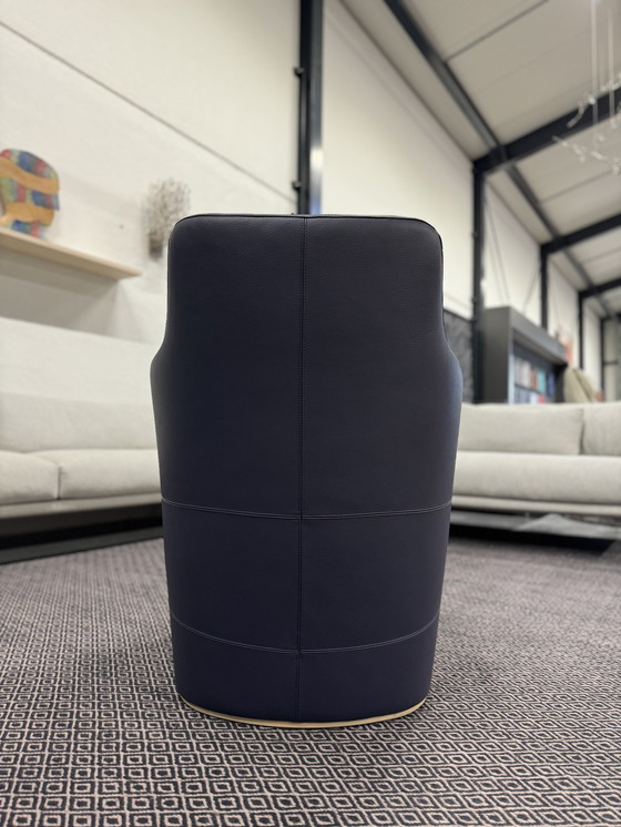 Image 1 of Leolux Fiji armchair Indigo blue leather