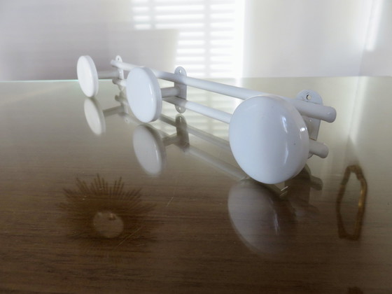 Image 1 of Appendiabiti da parete in metallo laccato bianco 