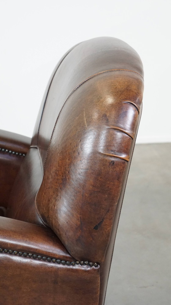 Image 1 of Sillón de piel de oveja oscura