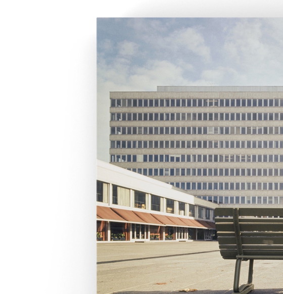 Image 1 of 1X Man Next to the Modernist, 1965 | Architettura minimalista