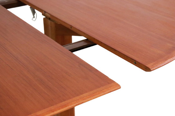 Image 1 of Vintage Danish design round dining table 2x extendable