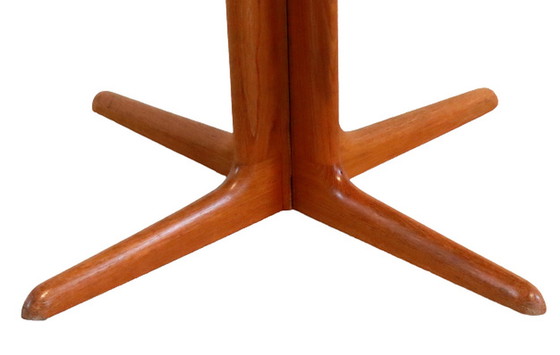 Image 1 of Vintage Danish design round dining table 2x extendable