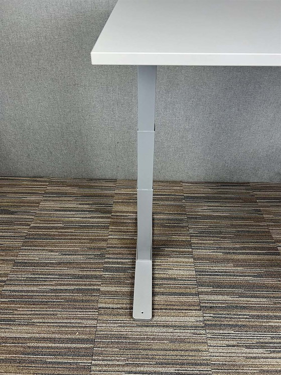 Image 1 of Kinnarps electric sit/stand desk incl. drawer unit