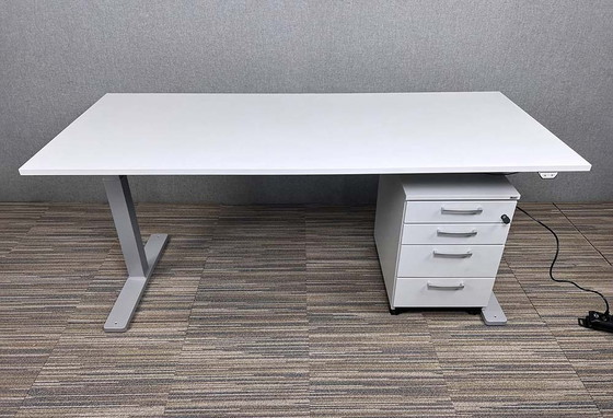 Image 1 of Kinnarps electric sit/stand desk incl. drawer unit