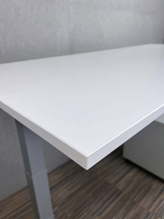 Image 1 of Kinnarps electric sit/stand desk incl. drawer unit