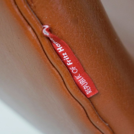 Image 1 of Vintage Brown Leather Swan Chair by Arne jacobsen for Fritz Hansen 1958s