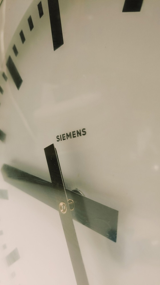 Image 1 of Reloj de estación industrial de doble cara Siemens Reloj escolar