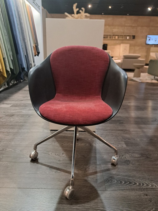 Adelaide Chair With Swivel Function And Wheels