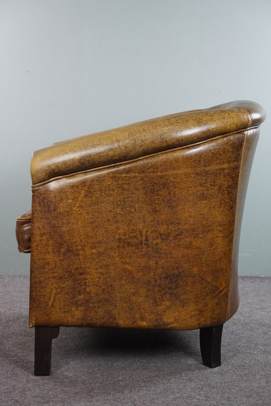 Image 1 of Fauteuil club en cuir avec rivets décoratifs