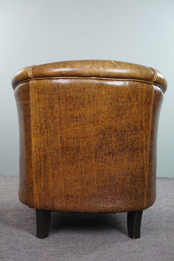 Image 1 of Fauteuil club en cuir avec rivets décoratifs