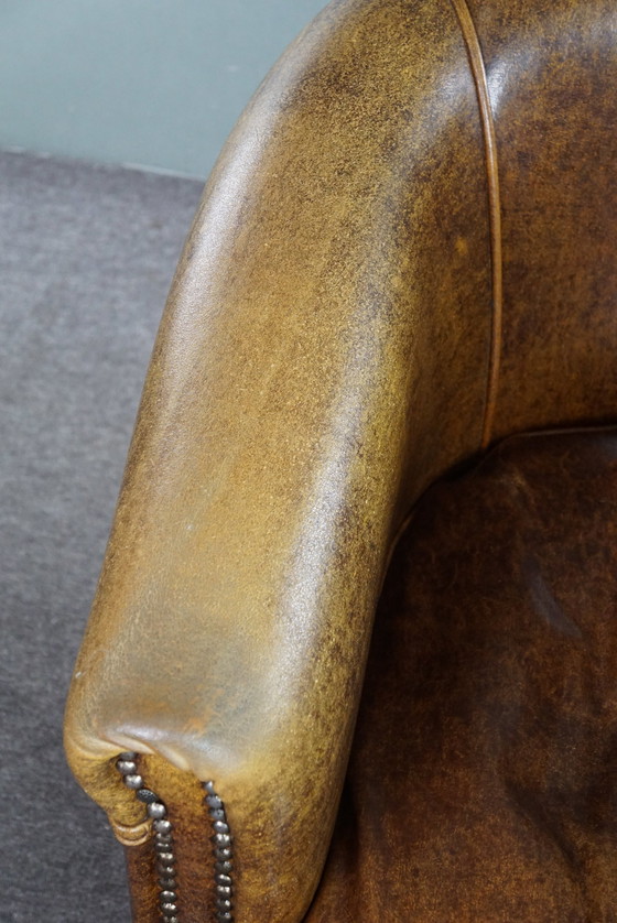 Image 1 of Fauteuil club en cuir avec rivets décoratifs