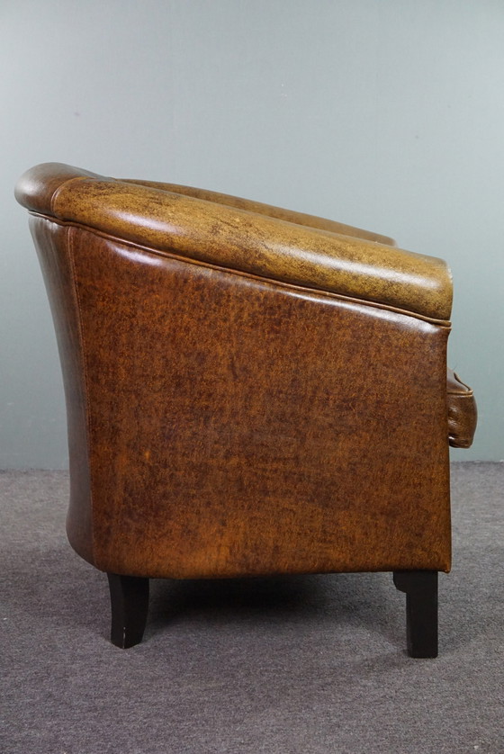 Image 1 of Fauteuil club en cuir avec rivets décoratifs