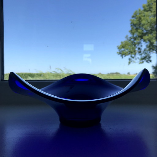 Glass bowl