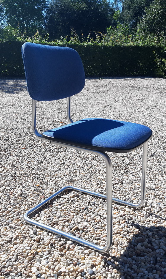 Image 1 of Gispen cantilever chair Kvadrat Tonus