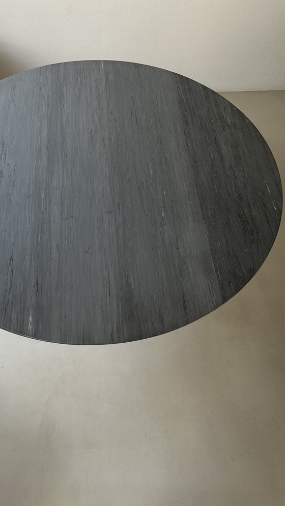 Image 1 of Knoll Saarinen table with round marble top