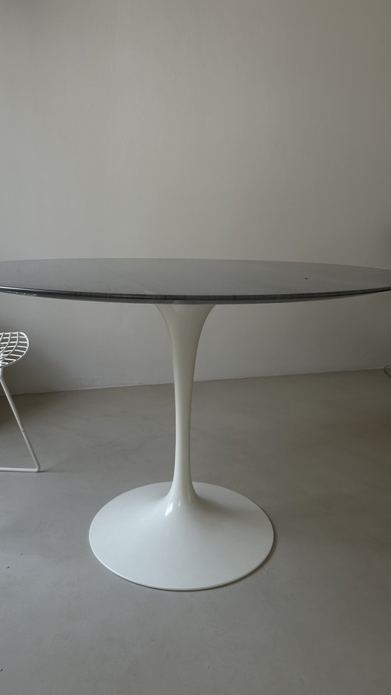 Image 1 of Knoll Saarinen table with round marble top