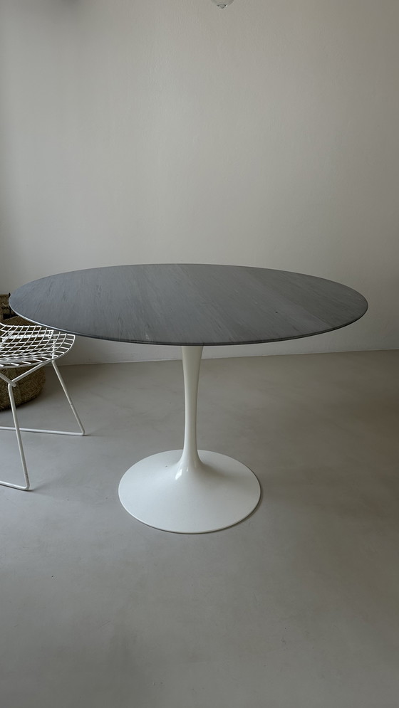 Image 1 of Knoll Saarinen table with round marble top