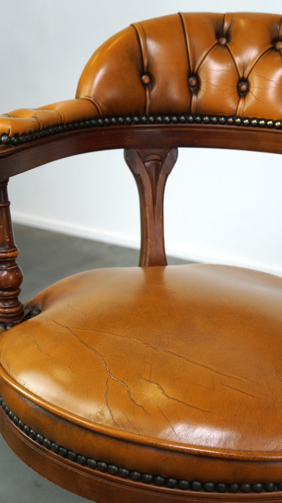 Image 1 of Fauteuil de bureau chesterfield anglais en cuir de boeuf