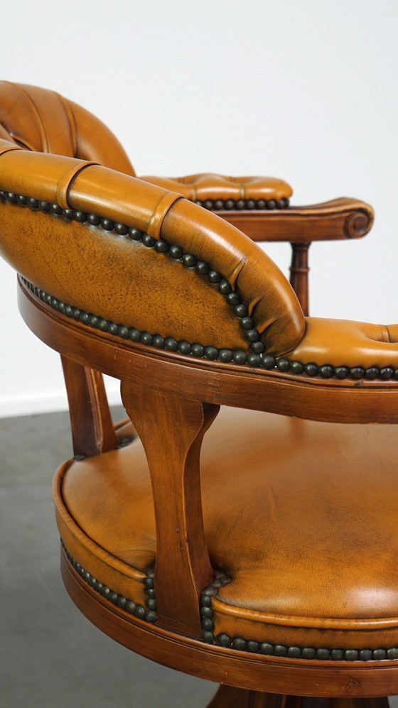 Image 1 of Beef leather English chesterfield office chair