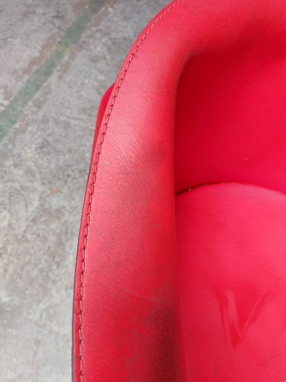 Image 1 of Poltrona in pelle rossa in stile Memphis