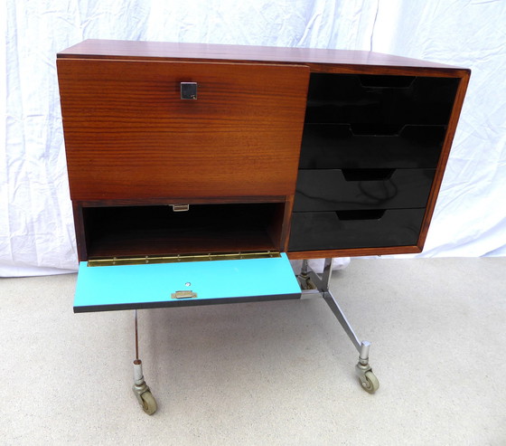 Image 1 of Petite commode sur roulettes