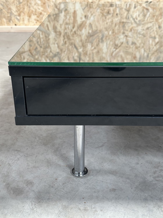 Image 1 of A Generous And Stylish Coffee Table With A High Gloss Finish In Black.