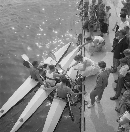 Course de canoës sur le Bosbaan 1958 silverhalide