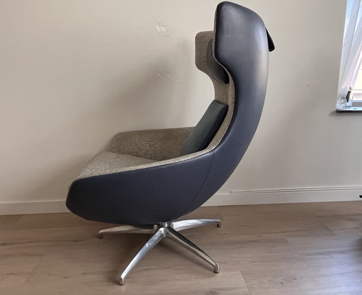 Leolux Caruzzo Armchair With Hocker