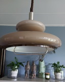 Lampada a sospensione vintage degli anni '70.