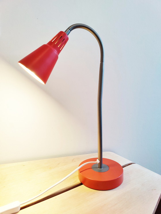 Image 1 of Lampe de bureau rouge Ikea par Marianne Hagberg Kvart