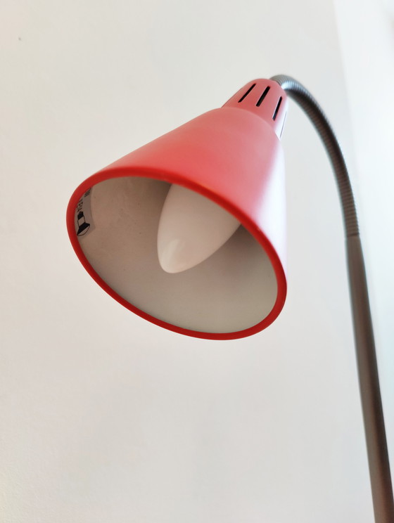 Image 1 of Lampe de bureau rouge Ikea par Marianne Hagberg Kvart