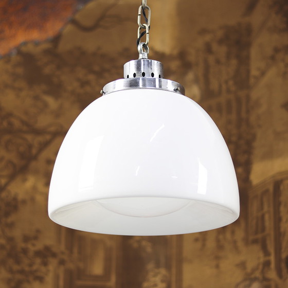 Image 1 of Lampe suspendue en opaline Art Déco