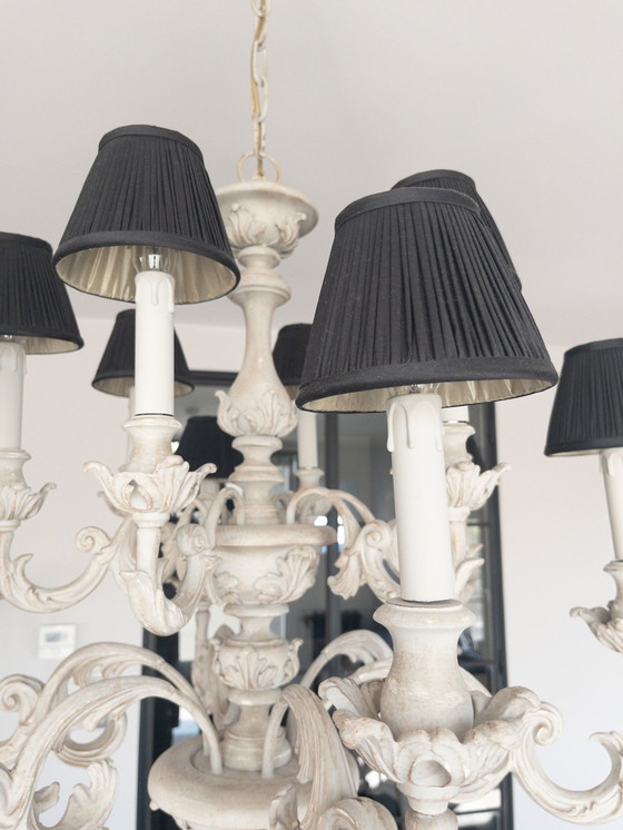 Image 1 of Lampadario in legno intagliato a mano a 12 bracci