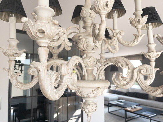 Image 1 of Lampadario in legno intagliato a mano a 12 bracci