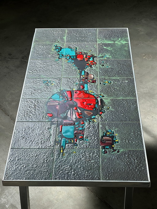 Table basse des années 60 motif brutaliste