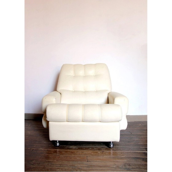 Image 1 of Poltrona vintage in skai bianco crema, 1970