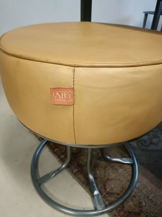 Image 1 of  4 x Pouf in pelle