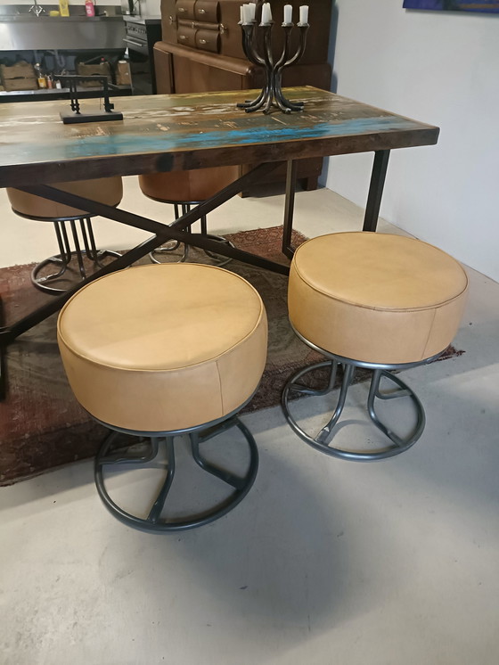 Image 1 of  4 x Pouf in pelle