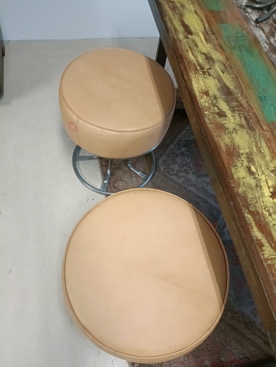 Image 1 of  4 x Pouf in pelle