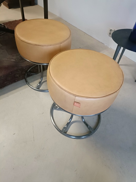 Image 1 of  4 x Pouf in pelle