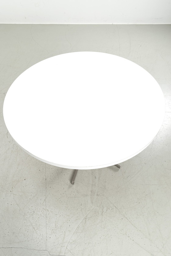 Image 1 of Round white dining table art. 66524