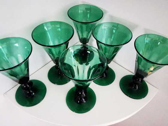 Image 1 of 6 copas de vino del Rin talladas en facetas, principios del siglo XIX