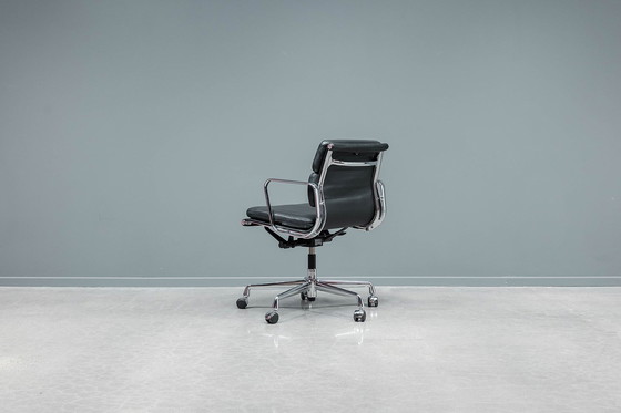 Image 1 of Eames Ea217 Softpad Office Chair