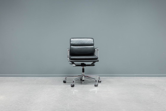 Image 1 of Eames Ea217 Softpad Office Chair
