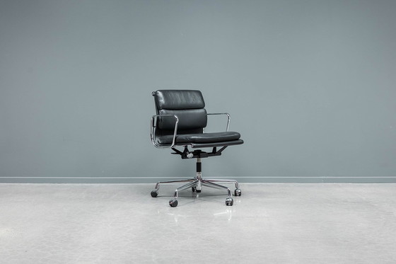 Image 1 of Eames Ea217 Softpad Office Chair