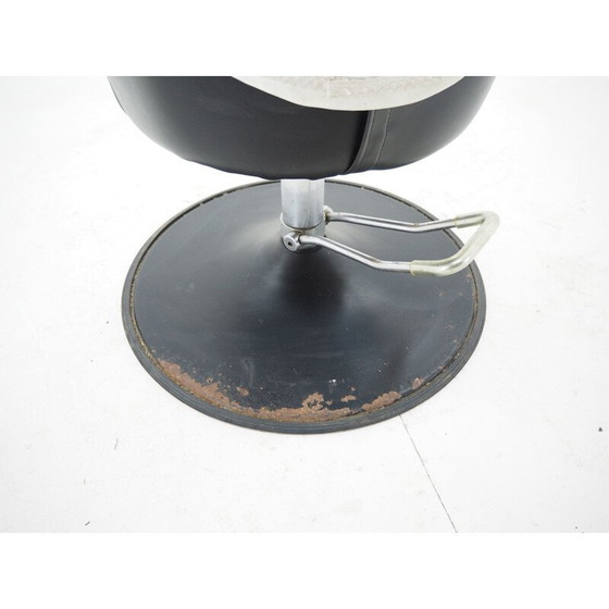 Image 1 of Vintage swivel and adjustable hairdresser's chair 1970