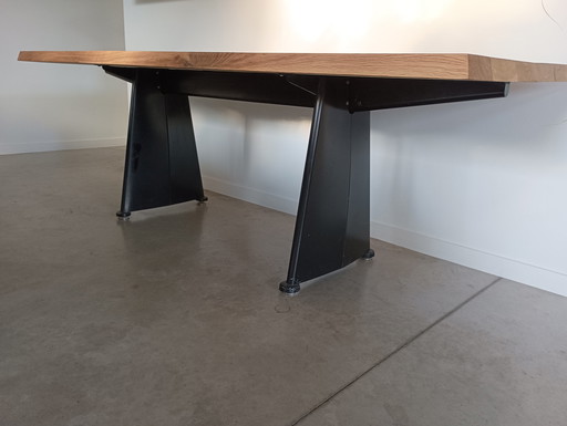 Tecta Trapèze table